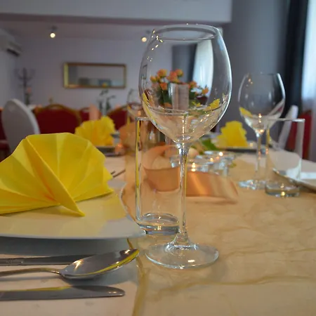 波兹南格罗马达酒店