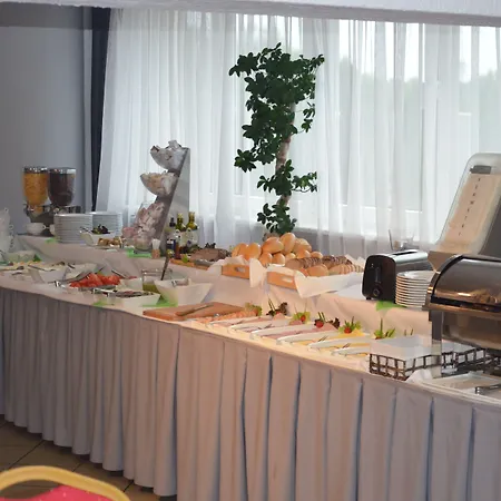 波兹南格罗马达酒店 3*