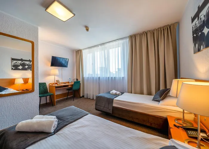 Gromada Stadion מלון פוזנן