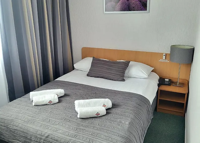 Gromada Stadion فندق