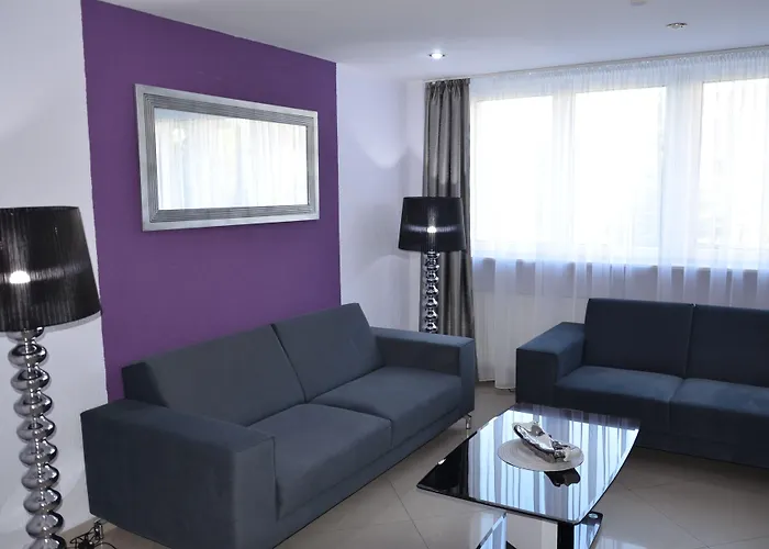 Gromada Stadion فندق بوزنان