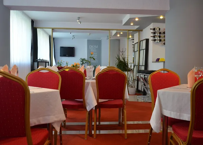 Gromada Stadion بوزنان